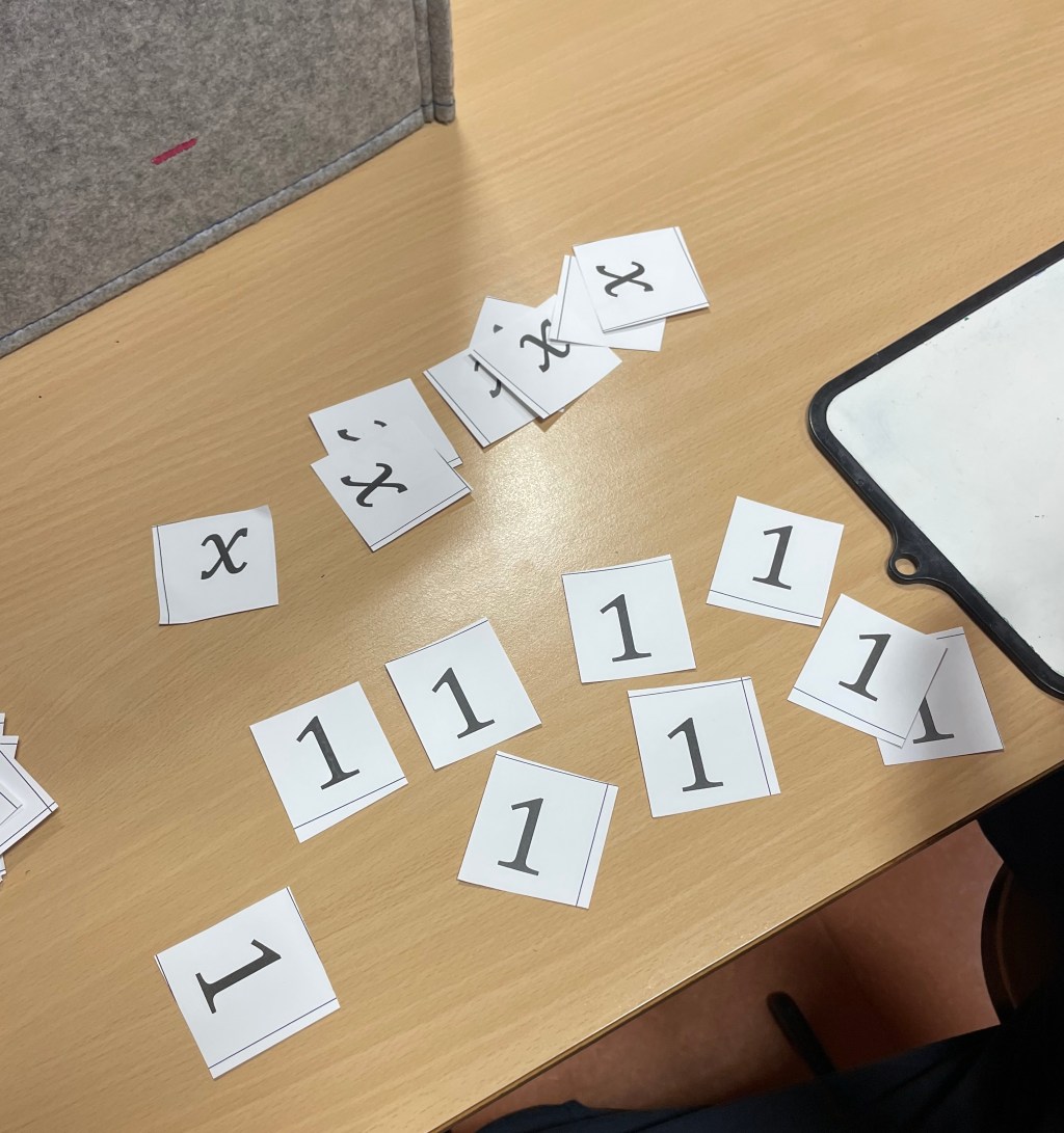 Le calcul littéral : réduire une expression, par des élèves à besoins éducatifs&nbsp;particuliers